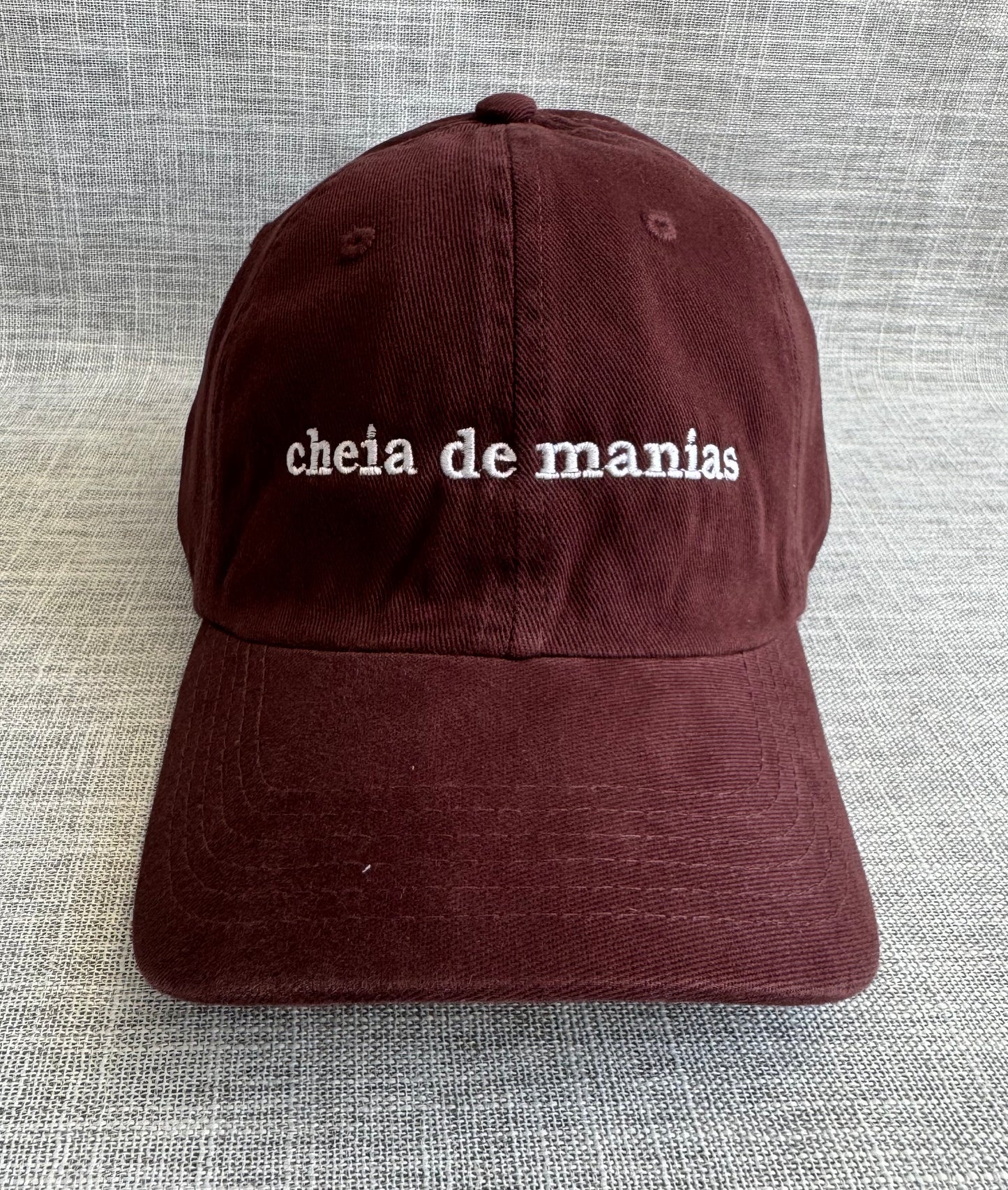 Boné Cheia de Manias