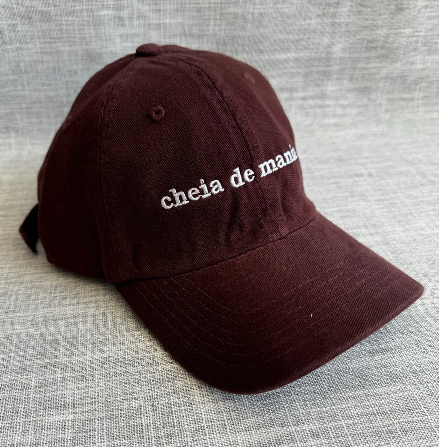Boné Cheia de Manias
